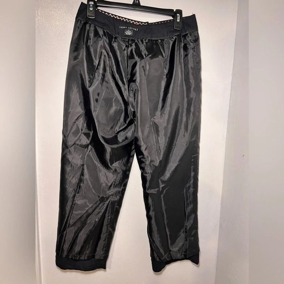 Harry Levine,8, pocketed linen blend, floral, crochet embroidered accents waist - Picture 8 of 8